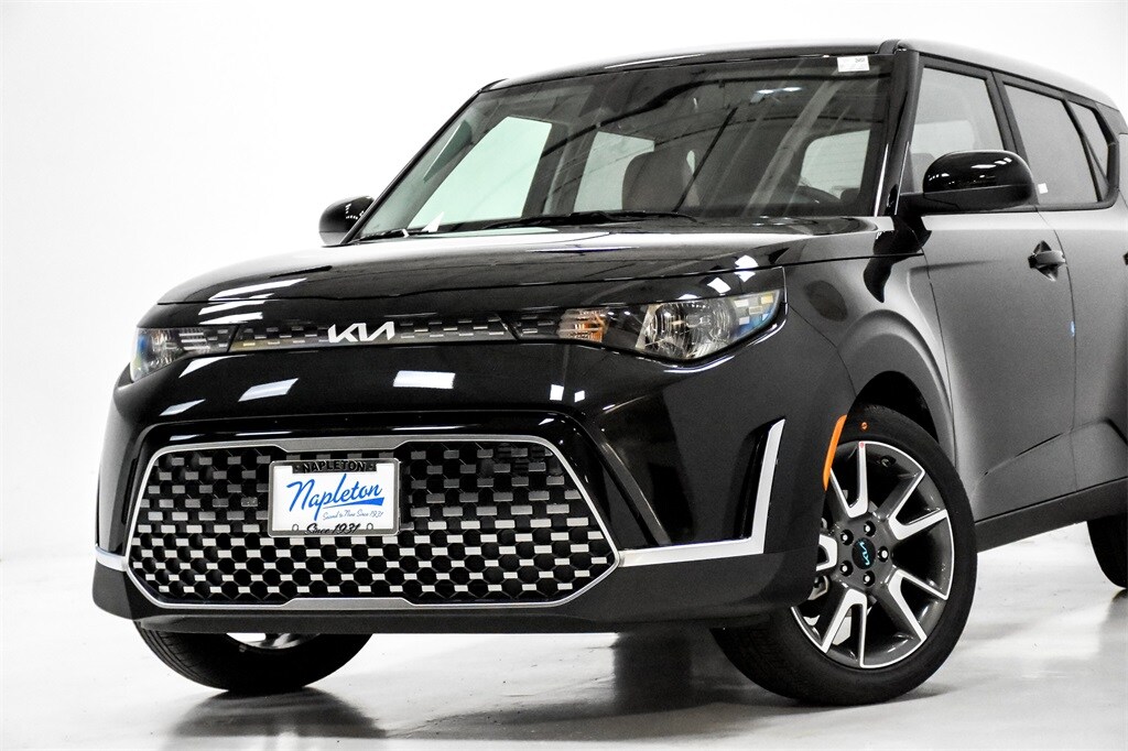 2024 Kia Soul EX photo 2