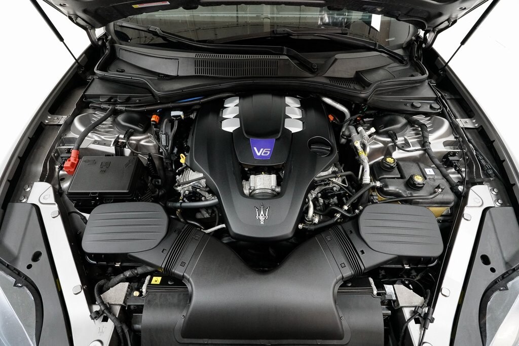 2021 Maserati Quattroporte Q4 GranSport photo 3