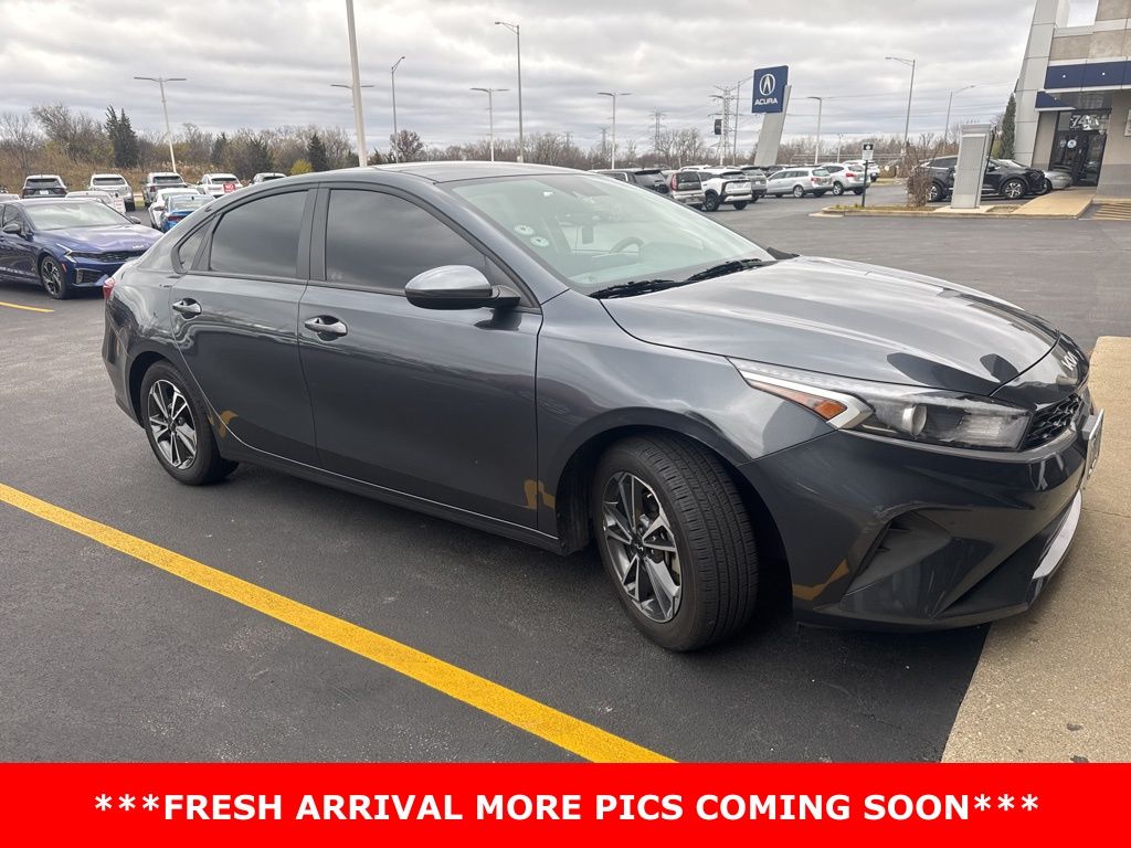 2023 Kia Forte LXS photo 2