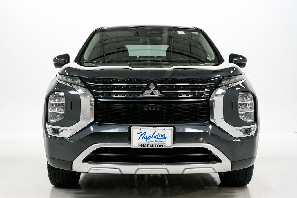 2024 Mitsubishi Outlander SE photo 3