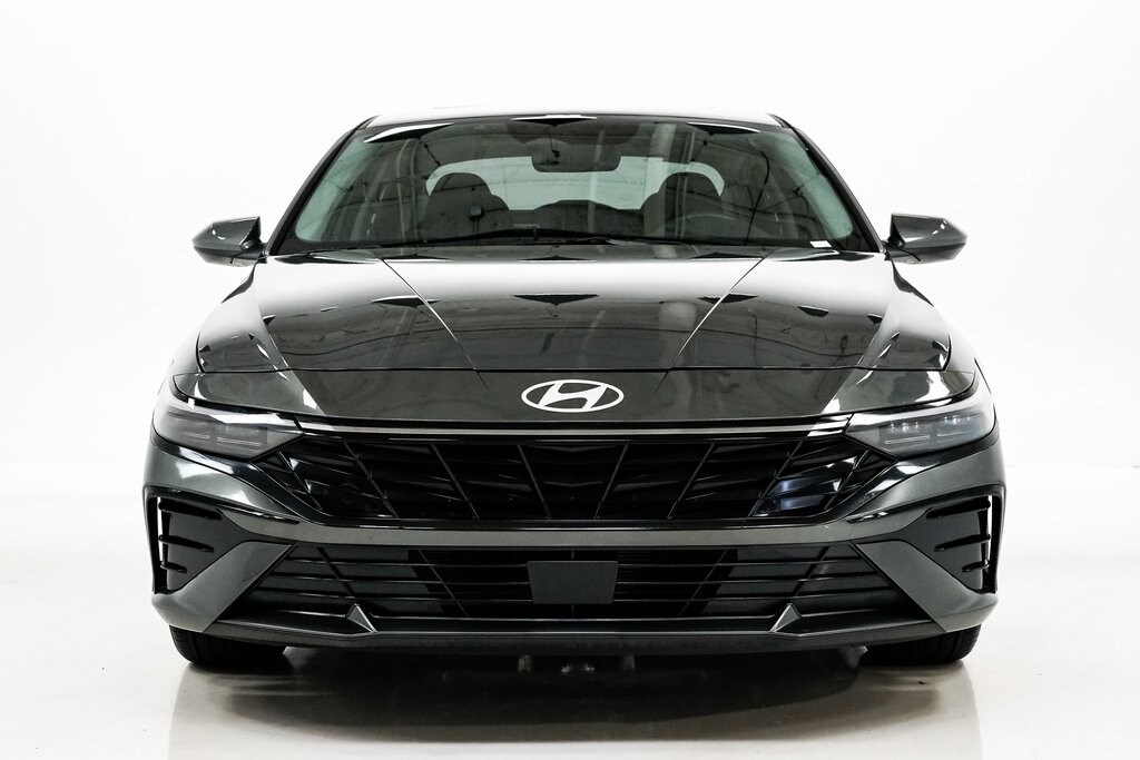 2025 Hyundai Elantra SEL Convenience photo 3
