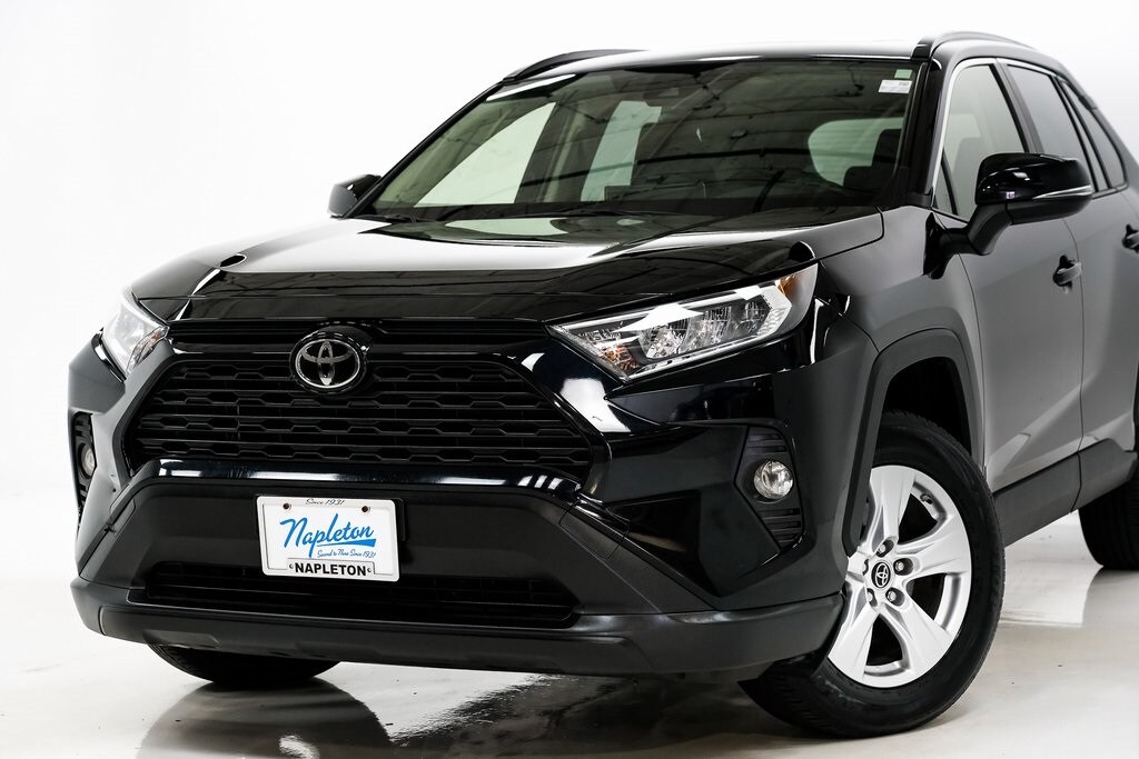 2019 Toyota RAV4 XLE photo 2