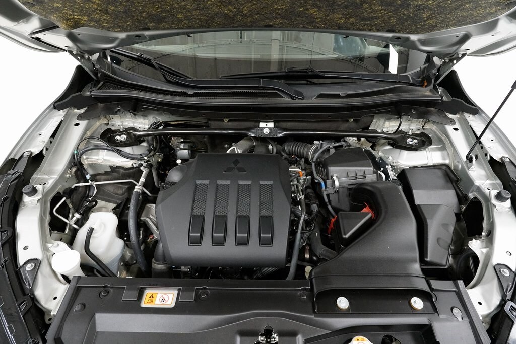 2023 Mitsubishi Eclipse Cross SE photo 2