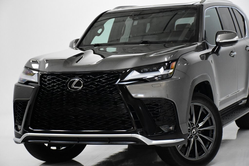 2022 Lexus LX 600 F SPORT photo 2