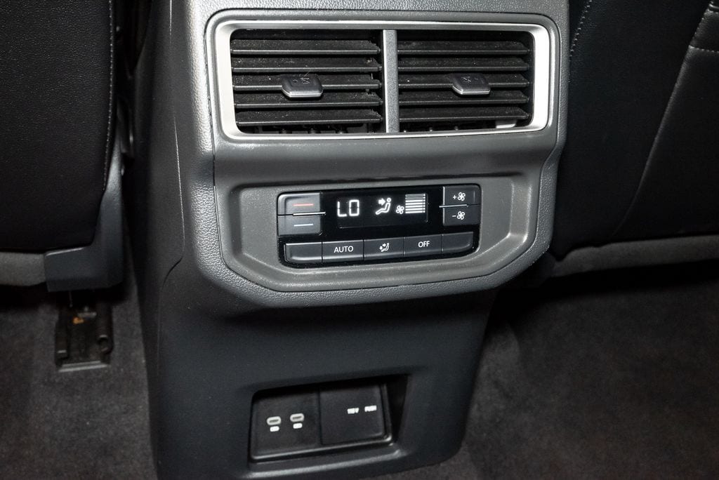 2024 Volkswagen Atlas SE w/Tech - Photo 26
