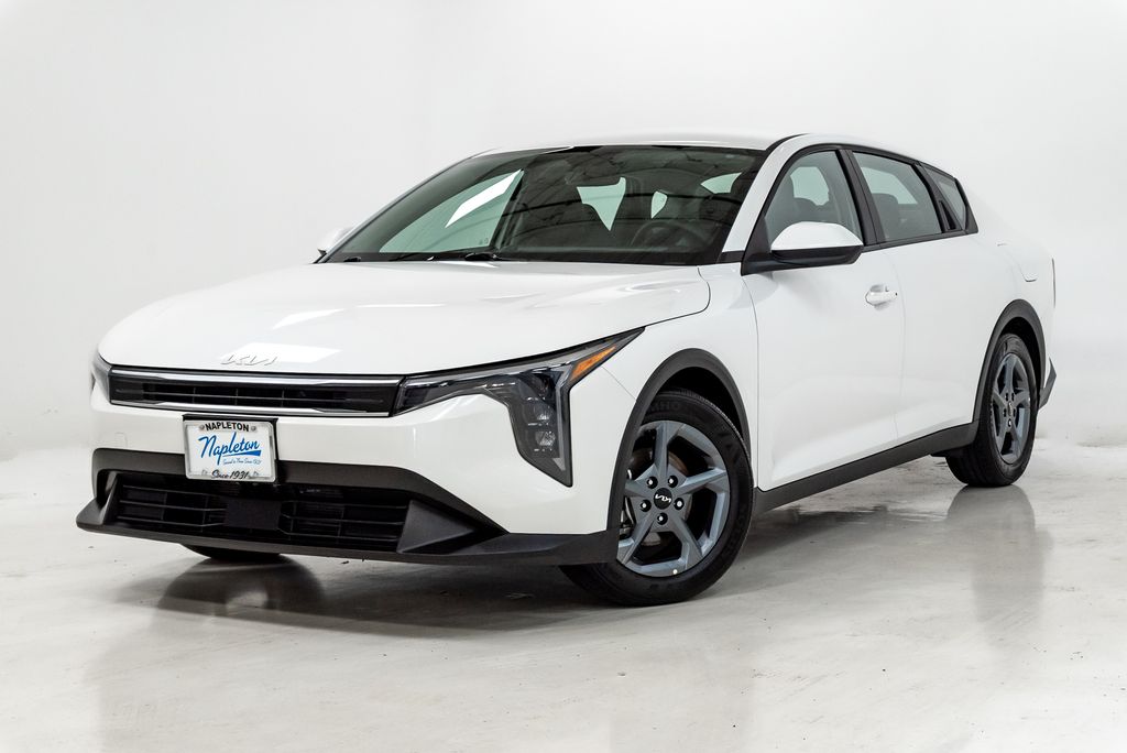 2025 Kia K4 LXS AT's photo