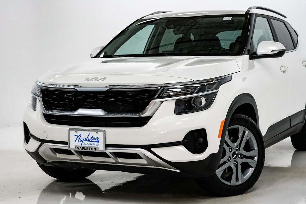 2023 Kia Seltos S photo 2