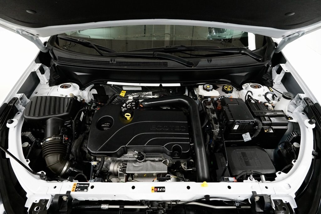 2023 Chevrolet Equinox LT photo 2