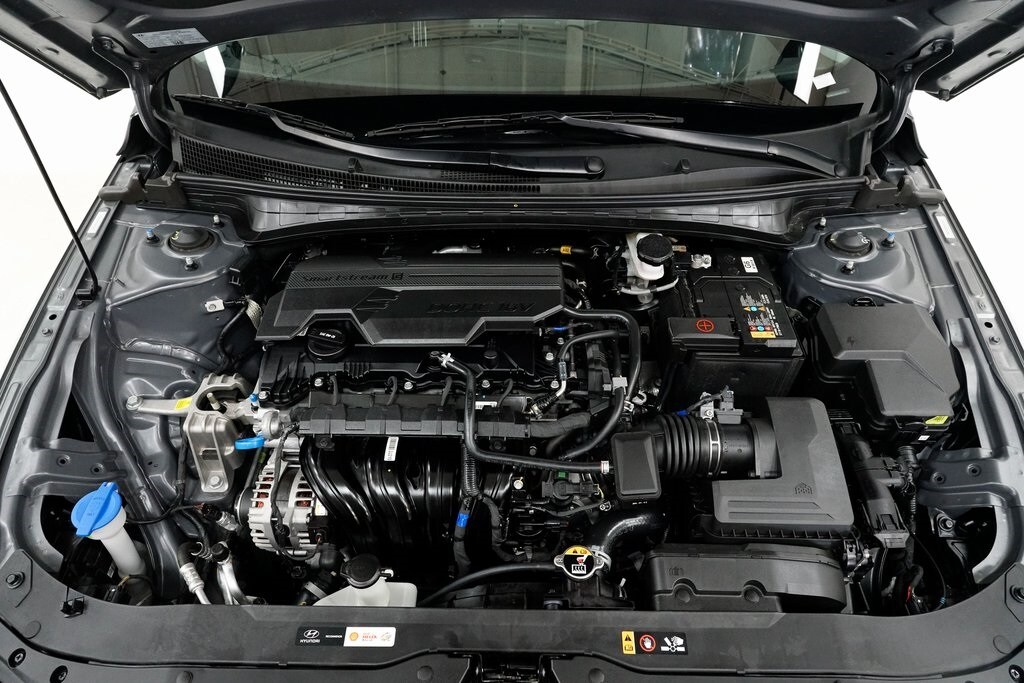 2025 Hyundai Elantra SEL Convenience photo 2