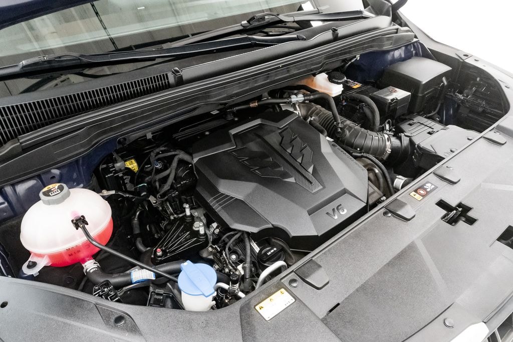 Certified 2024 Kia Carnival LX MPV
