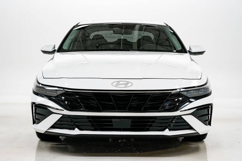 2025 Hyundai Elantra SEL Convenience photo 4