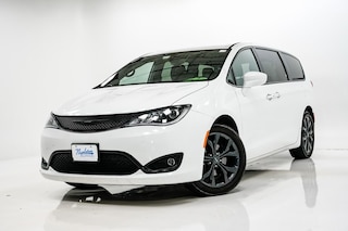 2020 Chrysler Pacifica Touring Van Passenger Van