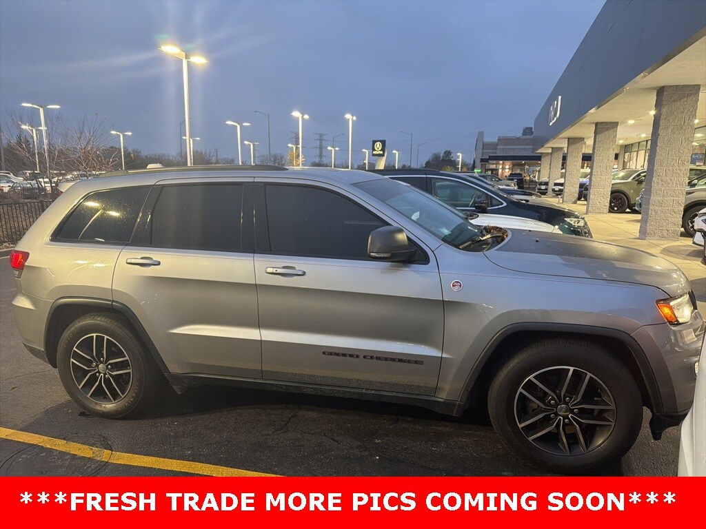 2017 Jeep Grand Cherokee Trailhawk photo 2