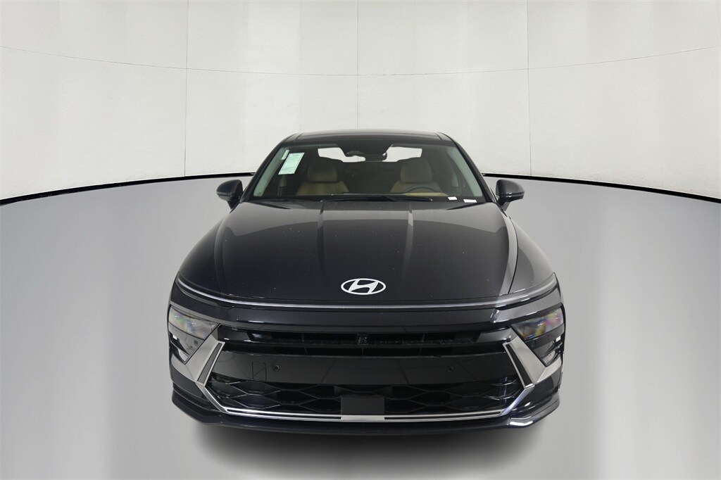 2024 Hyundai Sonata Hybrid Limited photo 2