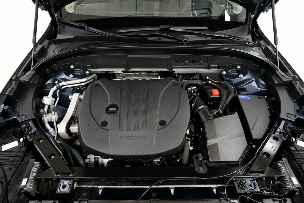 2022 Volvo XC60 B5 Inscription photo 3