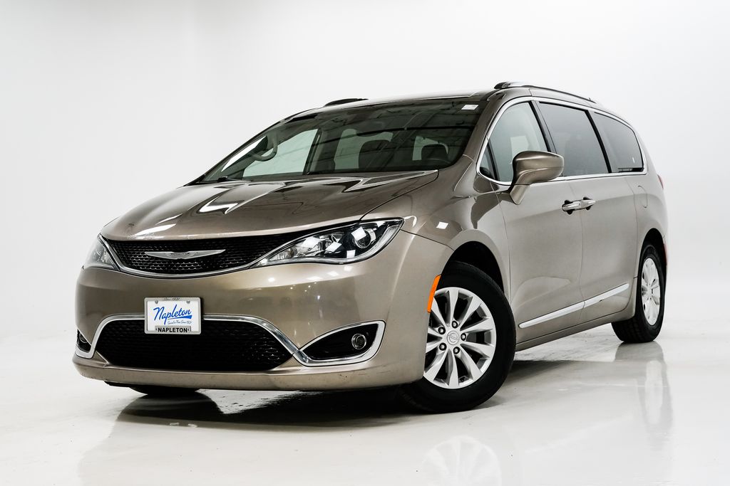 2018 Chrysler Pacifica Touring L's photo