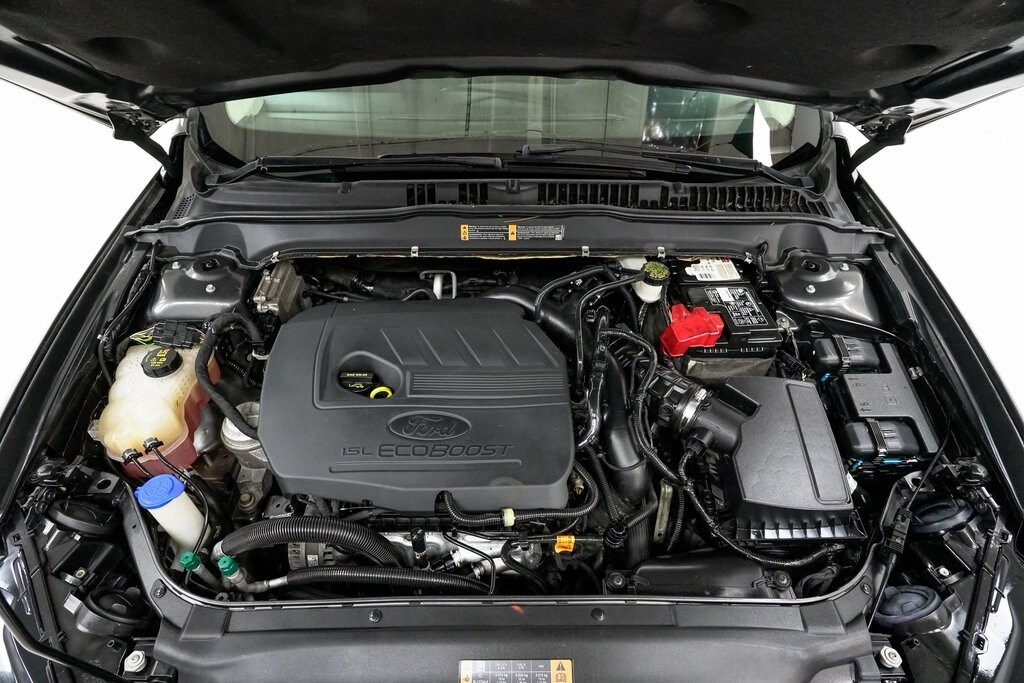 2017 Ford Fusion SE photo 3