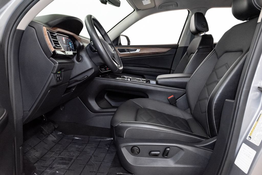 2024 Volkswagen Atlas SE w/Tech - Photo 12