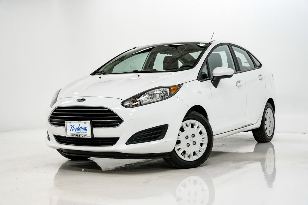 2016 Ford Fiesta S's photo