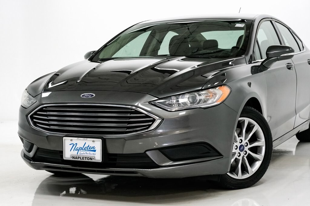 2017 Ford Fusion SE photo 2