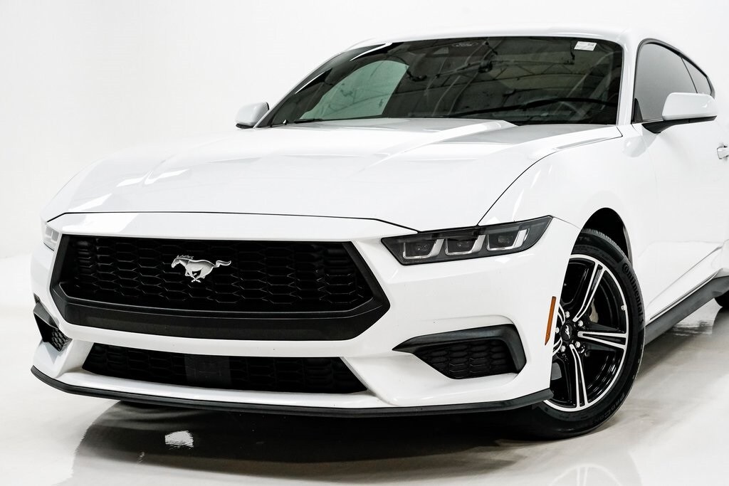 2024 Ford Mustang EcoBoost photo 2