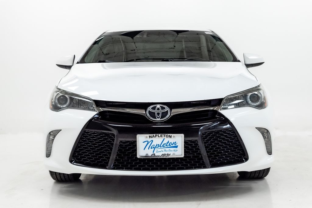 Used 2016 Toyota Camry SE Sedan