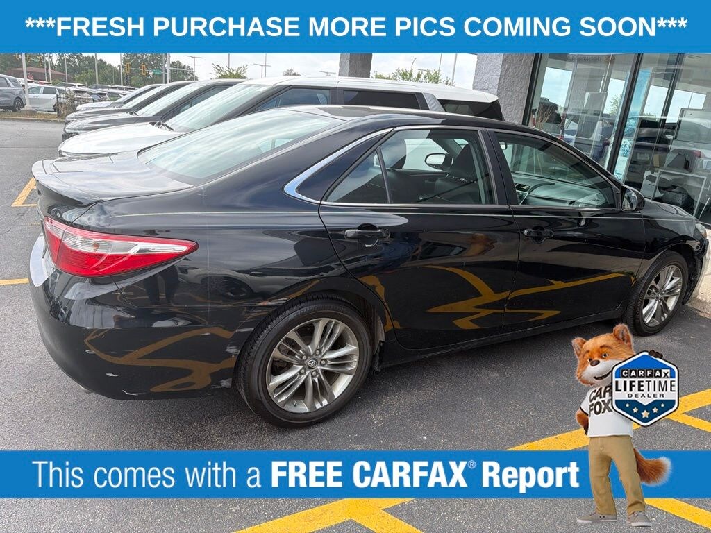 Used 2017 Toyota Camry SE Sedan