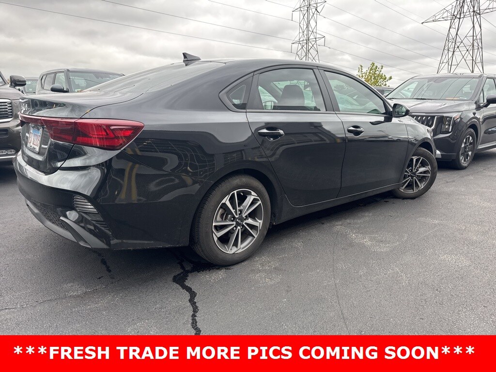 2024 Kia Forte LXS photo 2