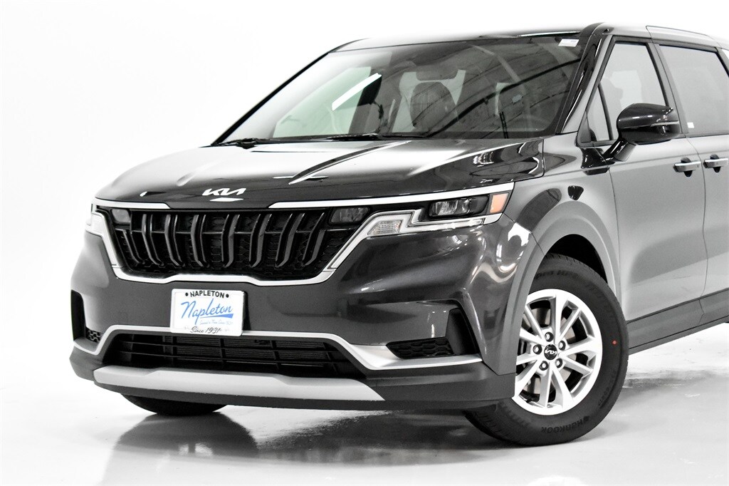 2024 Kia Carnival LX photo 2
