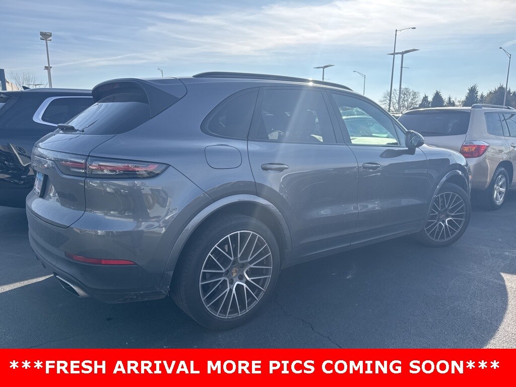 2021 Porsche Cayenne Base photo 3