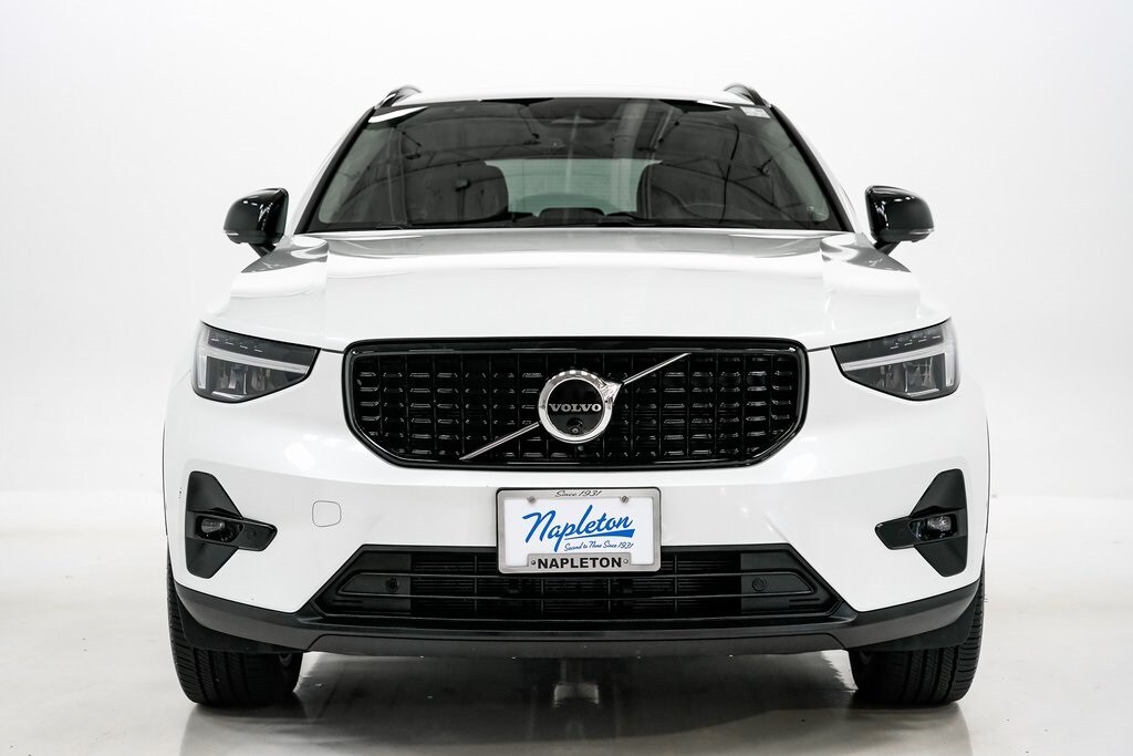 2024 Volvo XC40 Plus photo 3
