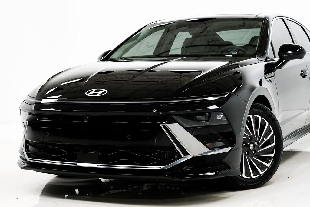 2024 Hyundai Sonata Hybrid Limited photo 2