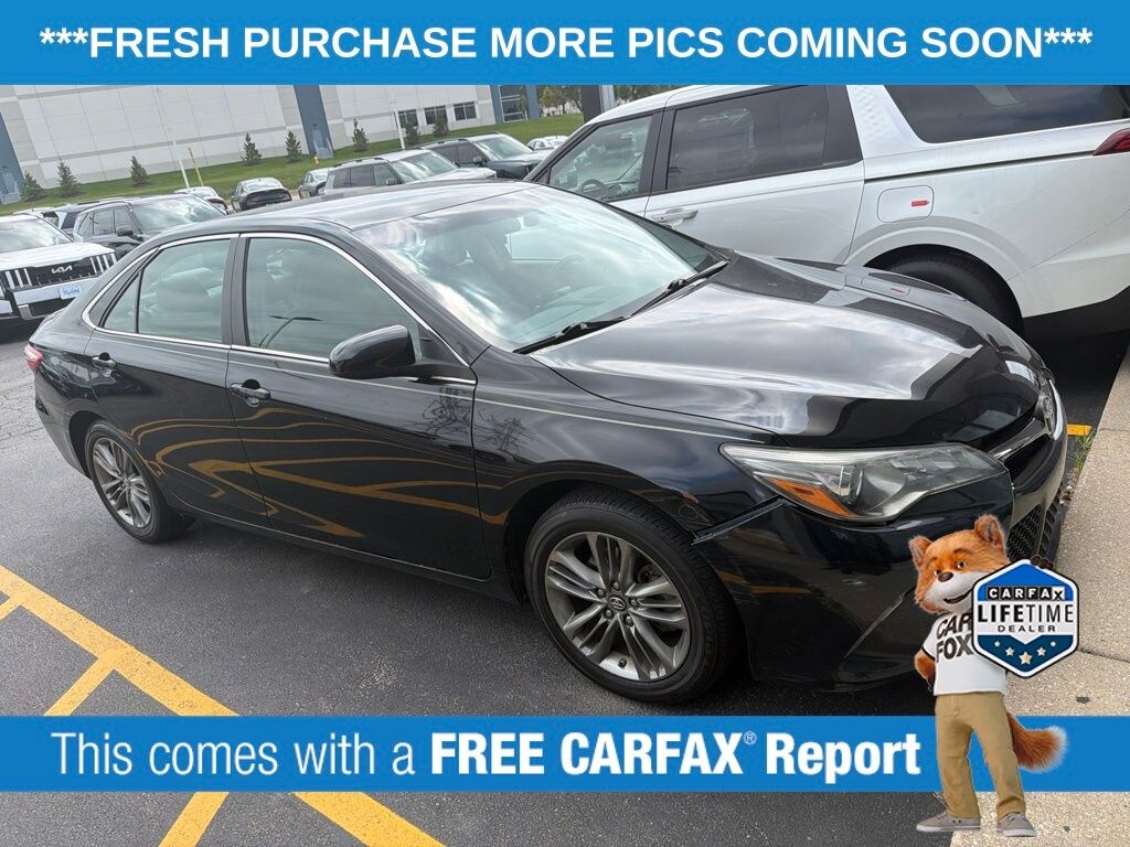 Used 2017 Toyota Camry SE Sedan