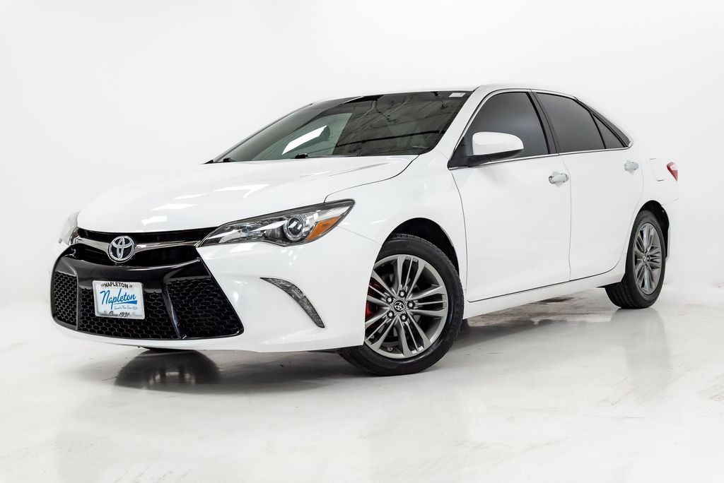 Used 2016 Toyota Camry SE Sedan