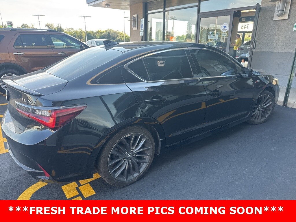 2022 Acura ILX Premium A-Spec photo 2