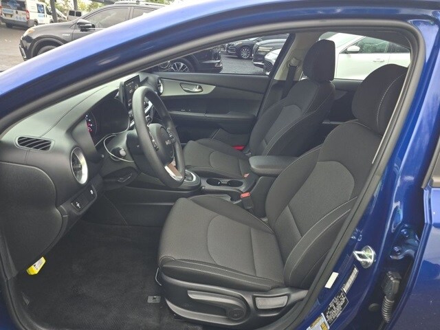 2023 Kia Forte LXS photo 3