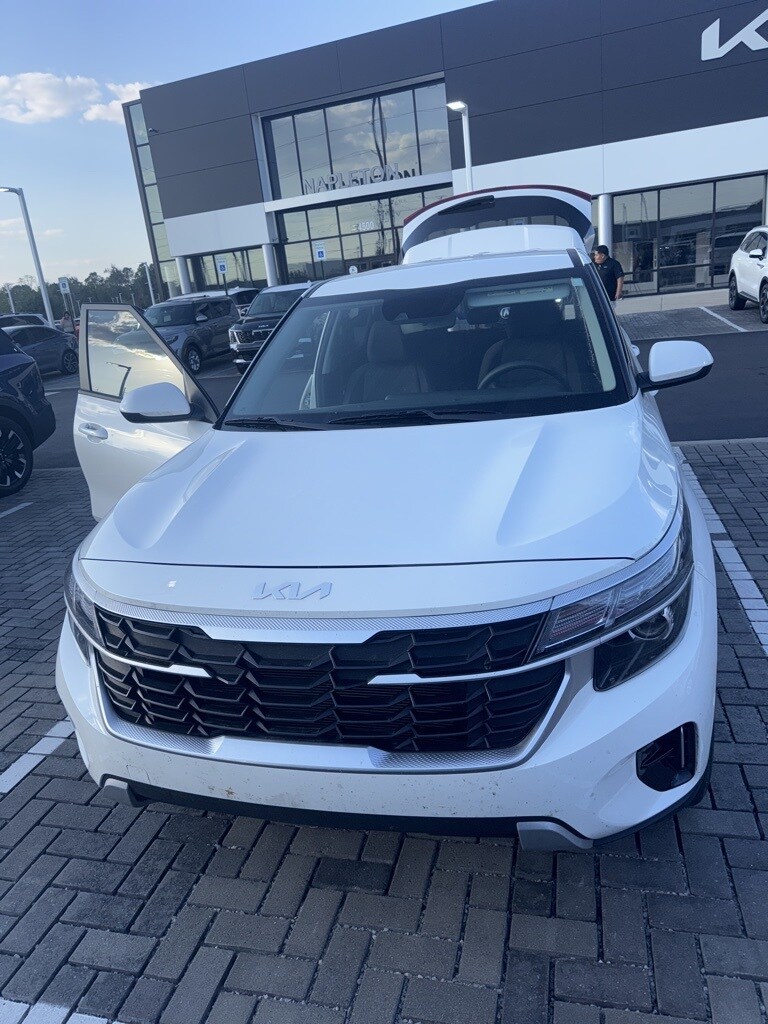 2024 Kia Seltos LX photo 2