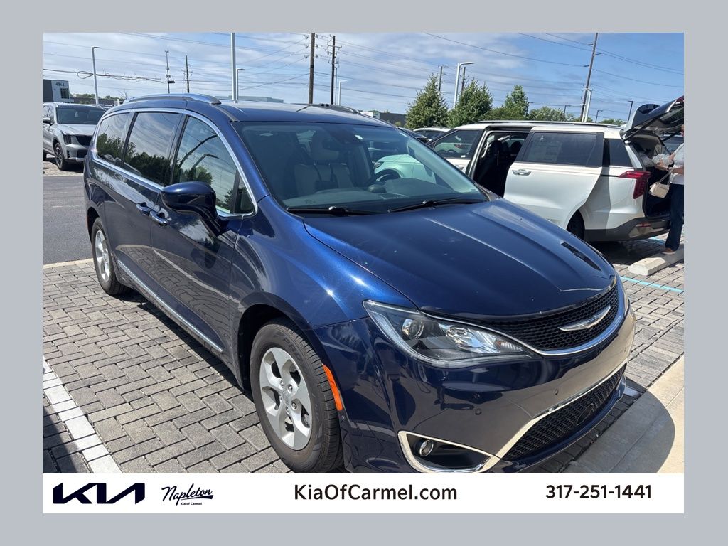 2017 Chrysler Pacifica Touring-L Plus's photo