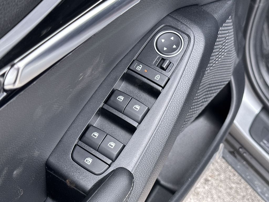2025 Kia Seltos EX - Photo 25