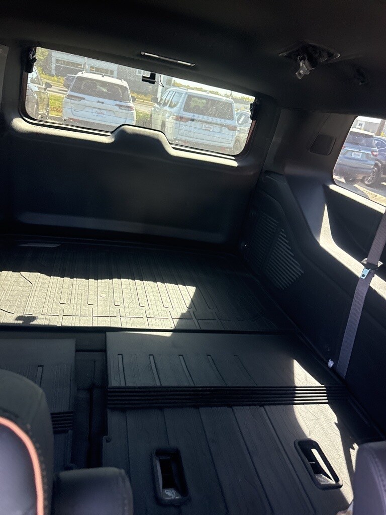 2024 Gmc Yukon XL AT4 photo 2
