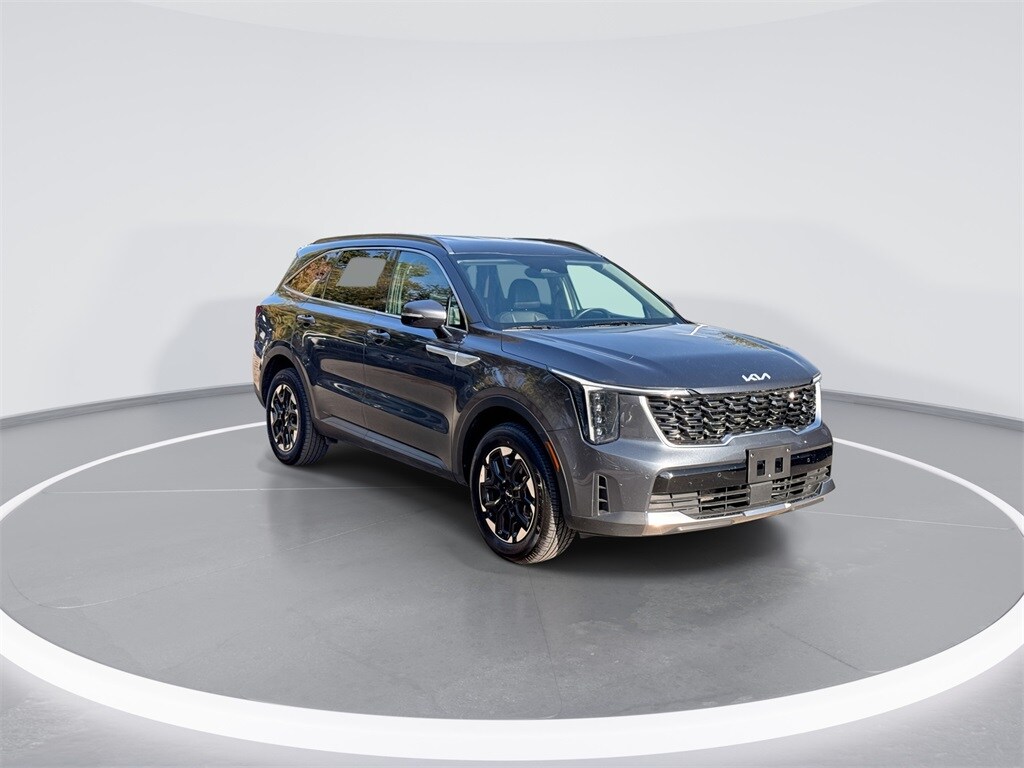 2024 Kia Sorento S photo 2