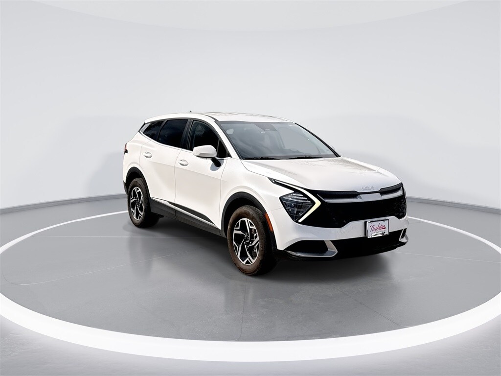 2024 Kia Sportage LX photo 2