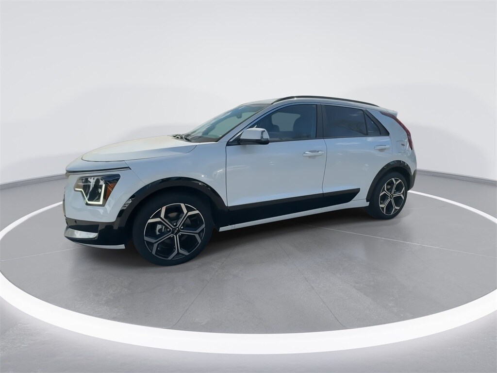 2025 Kia Niro SX Touring photo 3