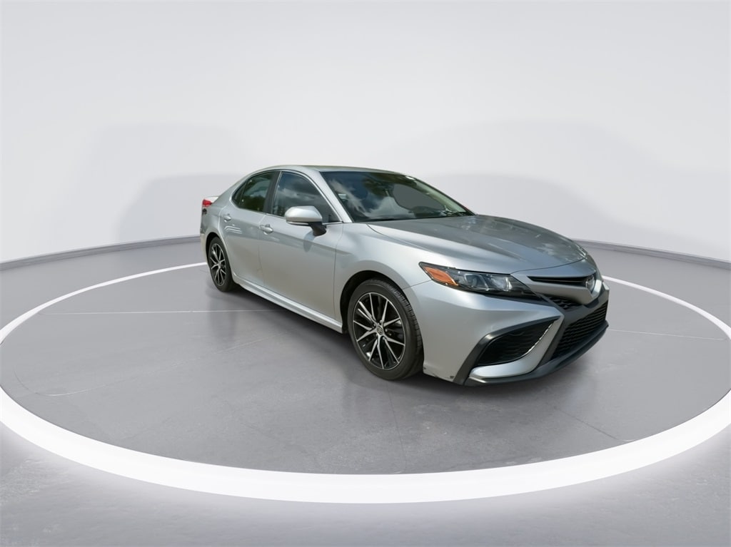 Used 2022 Toyota Camry SE with VIN 4T1G11AK9NU668831 for sale in Indianapolis, IN