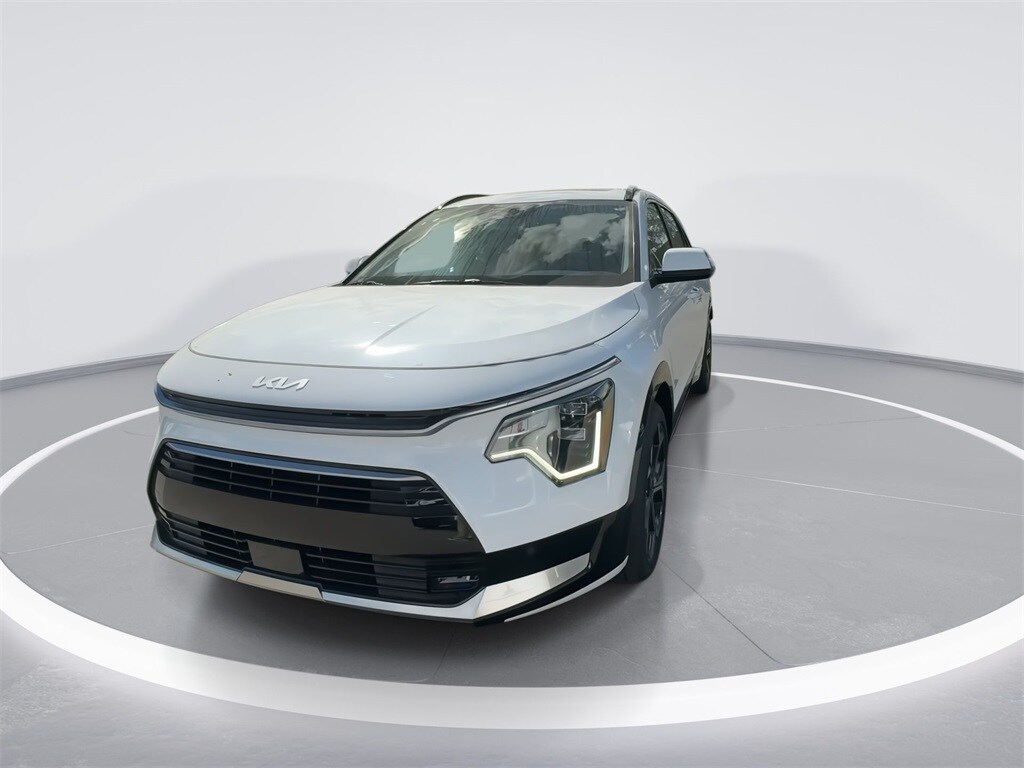 2025 Kia Niro SX Touring photo 2