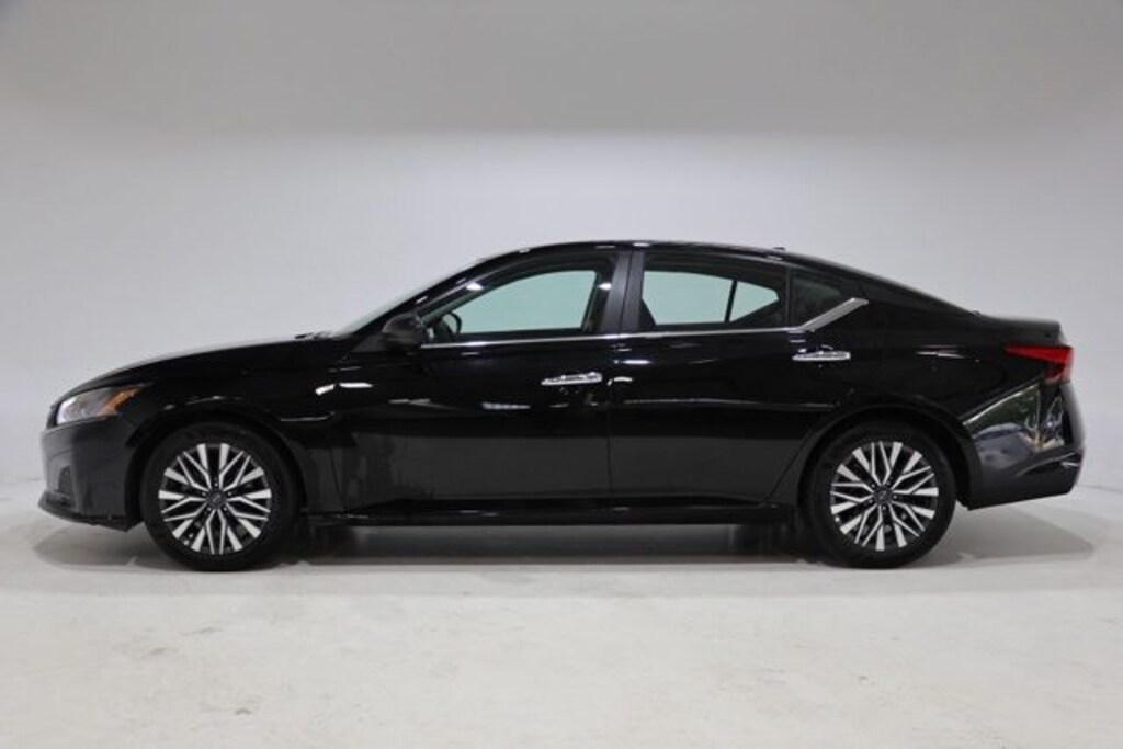 Used 2025 Nissan Altima 2.5 SV Sedan