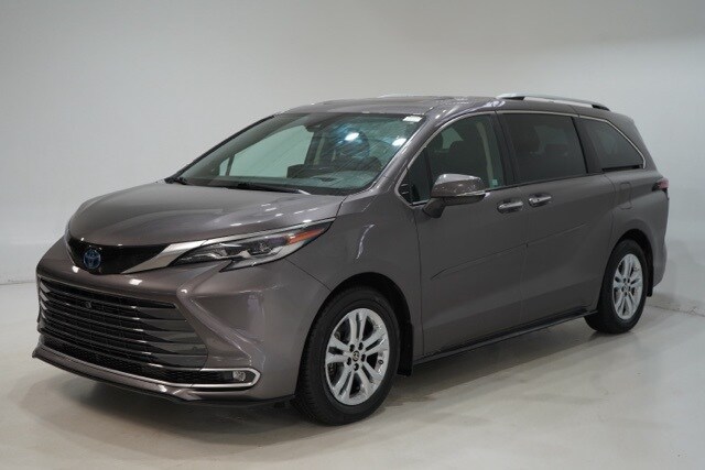 2022 Toyota Sienna Platinum photo 3