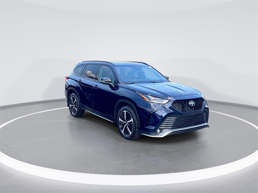 2022 Toyota Highlander XSE photo 2