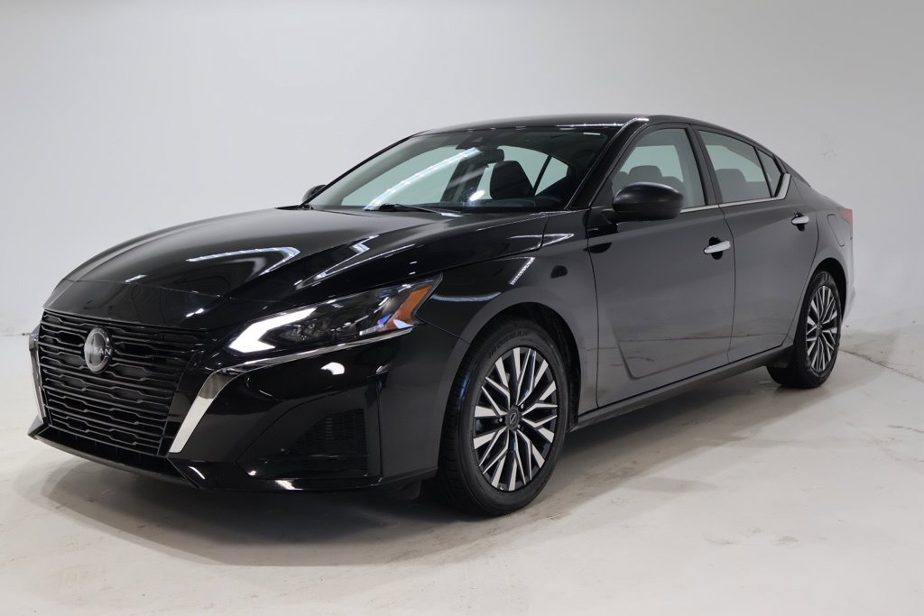 Used 2025 Nissan Altima 2.5 SV Sedan
