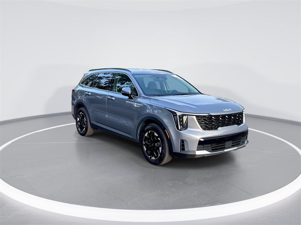 2024 Kia Sorento S photo 2